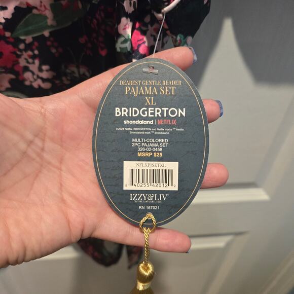 NWT Izzy & Liv Netflix Bridgerton pajamas top/shorts sz XL - Picture 4 of 8